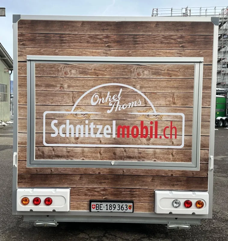 Verkaufswagen mit Holz-Optik-Folierung