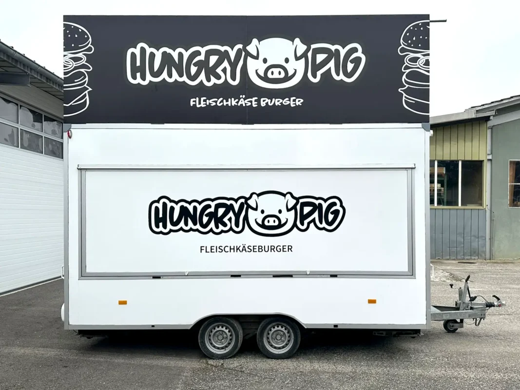 Weisser Verkaufswagen mit «Hungry Pig»-Beschriftung